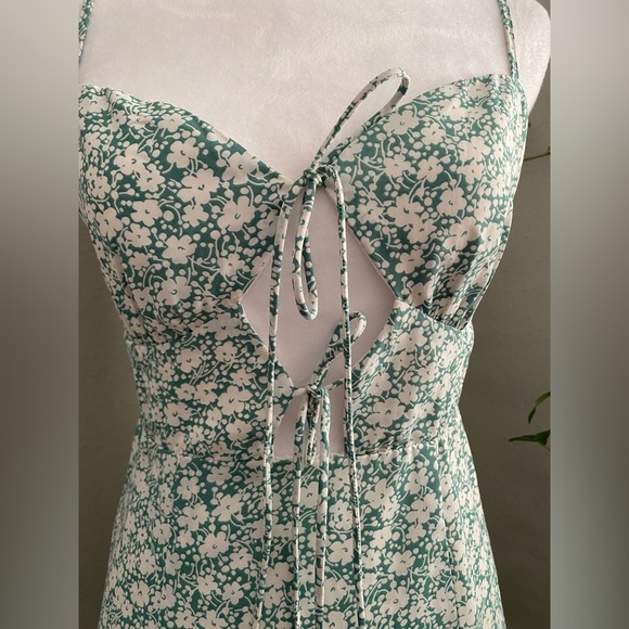 NEW Women‎ Kiss The Sky Lace-Up Mini Dress Green Floral Mini Dress size SMALL - Picture 4 of 13